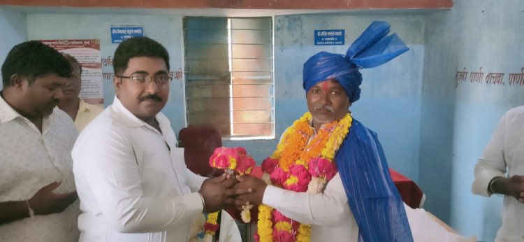 अक्कलकोट तालुक्यातील हालचिंचोली गावाच्या तंटामुक्त अध्यक्षपदी संजय मणुरे यांची बिनविरोध निवड.