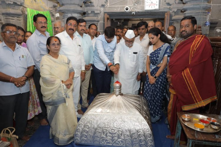 श्रींच्या गाभा-यातील मेघडंबरीचे काम पूर्ण*